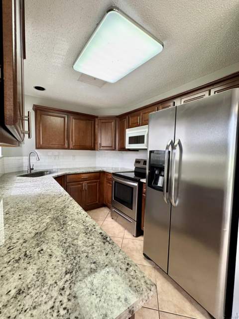 1877 Discovery Way, Deerfield Beach FL - photo 10 of 39