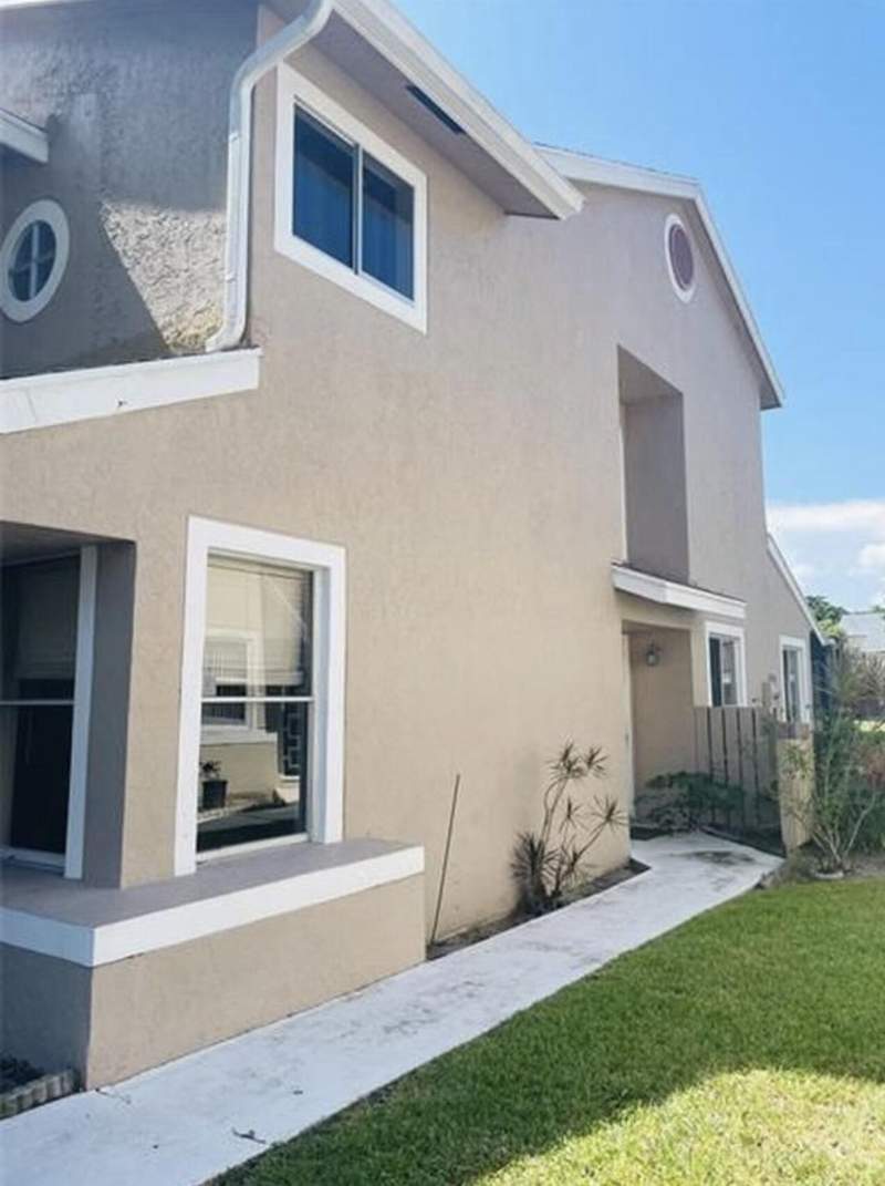 3 bedroom Townhouse at 1877 Discovery Way, Coral Point North, Deerfield Beach — photo 2