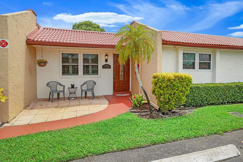 2 bedroom Condominium at 152 Lake Anne Drive #152, Golden Lakes Village Condo 1 Thru 13-A, West Palm Beach — photo 2