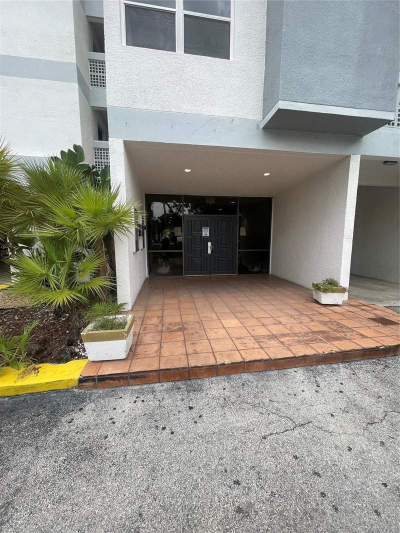 2 bedroom Condominium at 3301 Spanish Moss Terrace #610, Lakes Of Inverrary Condo, Lauderhill — photo 3