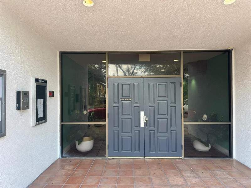2 bedroom Condominium at 3301 Spanish Moss Terrace #610, Lakes Of Inverrary Condo, Lauderhill — photo 2