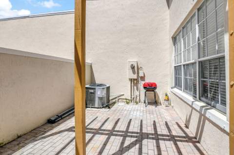 608 NW 25th Avenue, Boynton Beach FL - photo 24 of 37