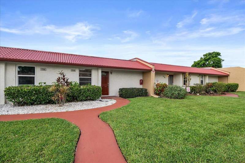 1 bedroom Condominium at 154 Lake Barbara Drive, GOLDEN LAKES VILLAGE CONDO 1 THRU 13-A, West Palm Beach — photo 3