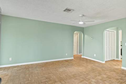 4368 Hawthorn Avenue, Palm Beach Gardens FL - photo 10 of 37