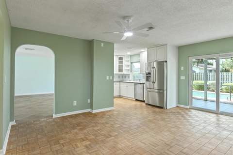 4368 Hawthorn Avenue, Palm Beach Gardens FL - photo 8 of 37