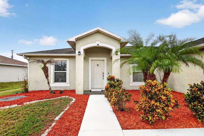 3 bedroom Single Family Residence at 324 SW Kestor Drive, Port St Lucie Section 34, Port St. Lucie — photo 2