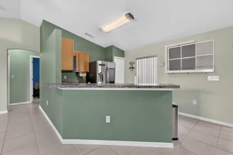 324 SW Kestor Drive, Port St. Lucie FL - photo 10 of 32