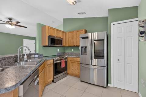 324 SW Kestor Drive, Port St. Lucie FL - photo 12 of 32