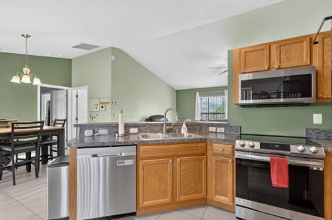 324 SW Kestor Drive, Port St. Lucie FL - photo 13 of 32