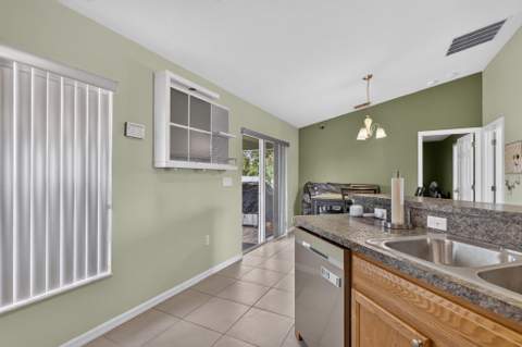 324 SW Kestor Drive, Port St. Lucie FL - photo 14 of 32