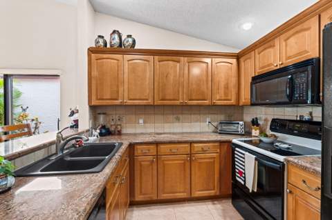 21082 Rustlewood Avenue, Boca Raton FL - photo 12 of 38