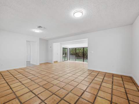 6700 Forest Court, West Palm Beach FL - photo 18 of 46