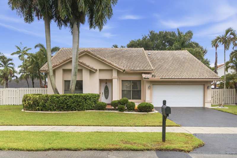 3 bedroom Single Family Residence at 761 Greenbriar Avenue, Shenandoah Section Four, Davie — photo 1