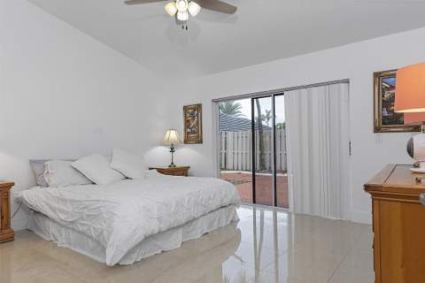 761 Greenbriar Avenue, Davie FL - photo 22 of 41