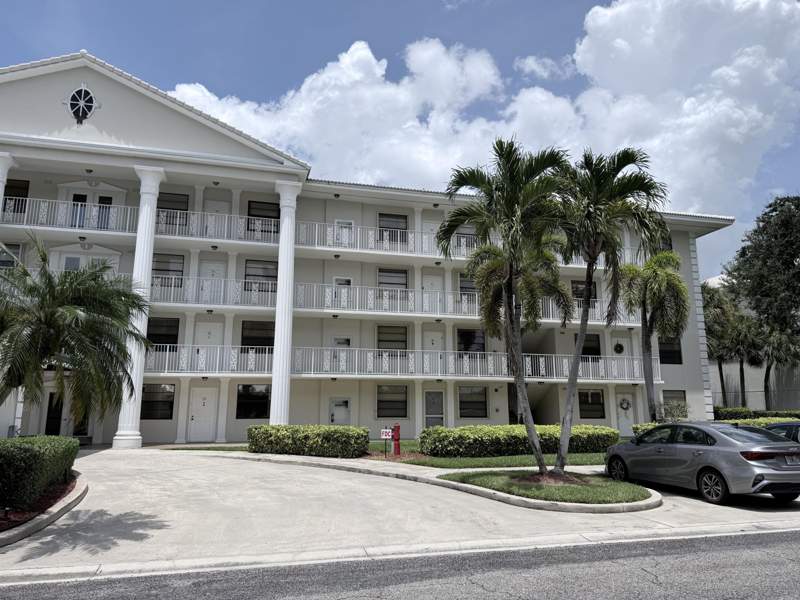 2 bedroom Condominium at 6025 S Balboa Circle #306, Whitehall Condo At Camino Real, Boca Raton — photo 2