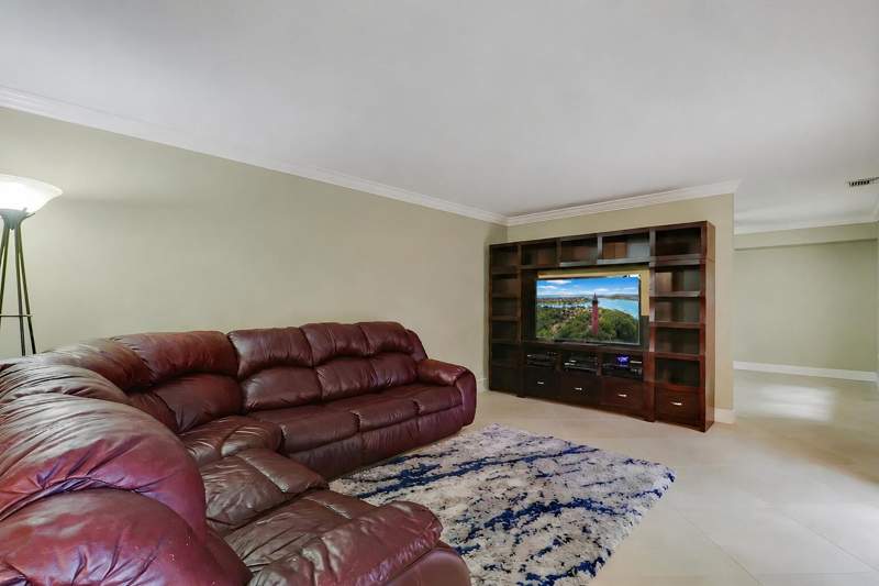 3 bedroom Townhouse at 1901 19th Lane, Garden Lakes And Garden Square Shops, Palm Beach Gardens — photo 3