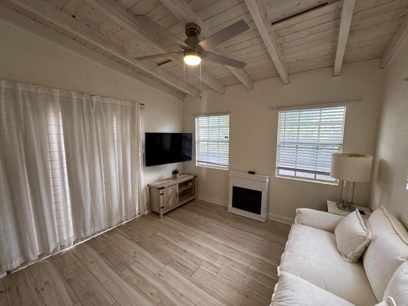 3 bedroom Single Family Residence at 17 S D Street #1, Lake Worth Town Of, Lake Worth Beach — photo 2