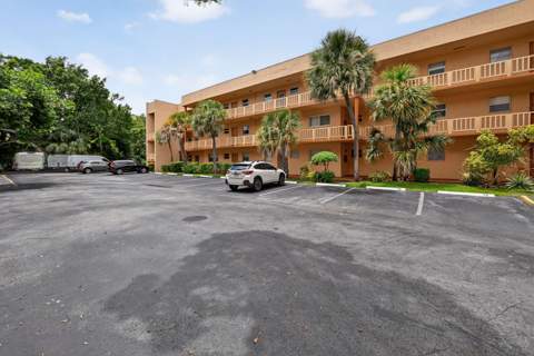 8400 Lagos De Campo Boulevard #303, Tamarac FL - photo 19 of 20