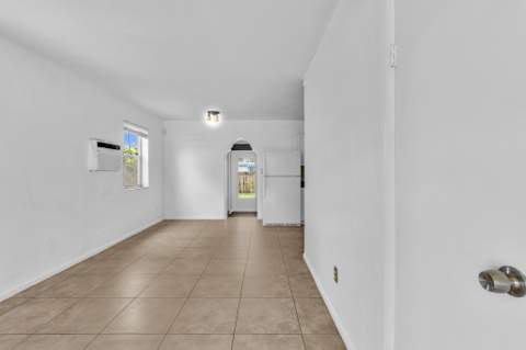 4936 NE 14th Avenue, Pompano Beach FL - photo 7 of 35