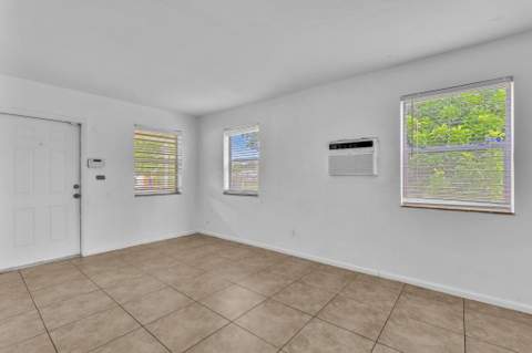 4936 NE 14th Avenue, Pompano Beach FL - photo 11 of 35