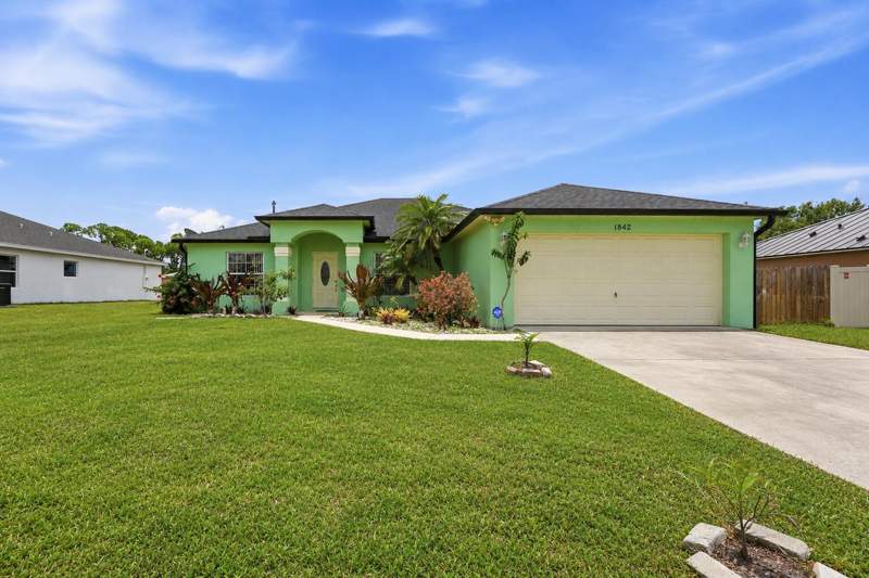 4 bedroom Single Family Residence at 1842 SW Penrose Avenue, Port St Lucie Section 19, Port St. Lucie — photo 2