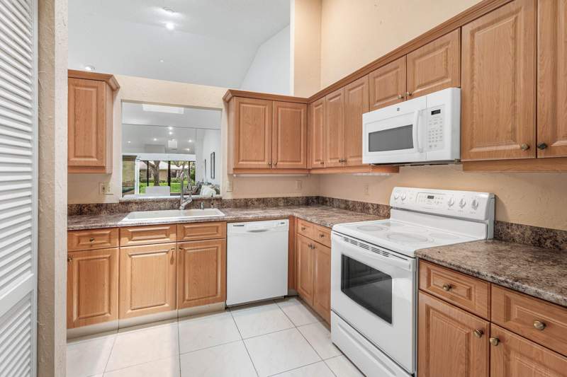 2 bedroom Condominium at 8271 Sun Lake Drive, Whisper Walk Sec E Condo, Boca Raton — photo 4