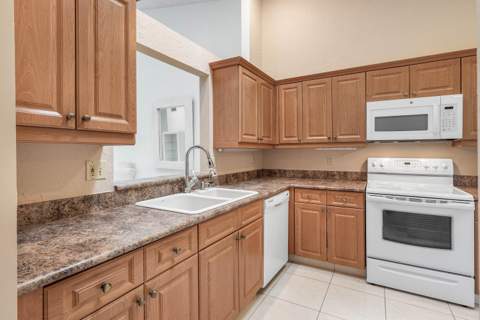 8271 Sun Lake Drive, Boca Raton FL - photo 8 of 37