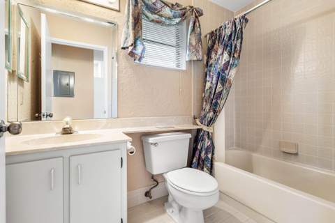 8271 Sun Lake Drive, Boca Raton FL - photo 17 of 37