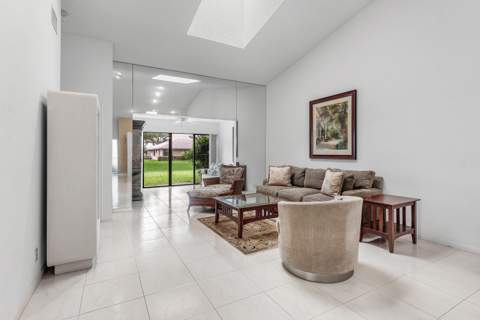 8271 Sun Lake Drive, Boca Raton FL - photo 11 of 37