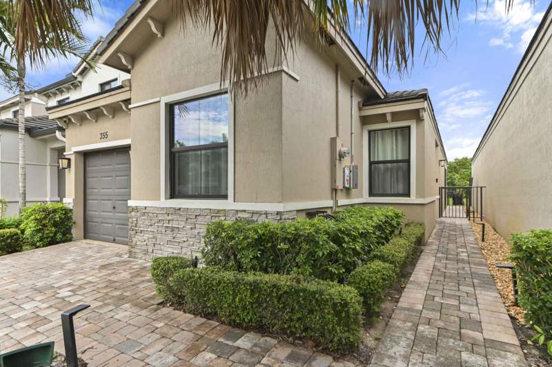 3 bedroom Single Family Residence at 355 NW 33rd Lane, Residences At Palm Aire, Pompano Beach — photo 3