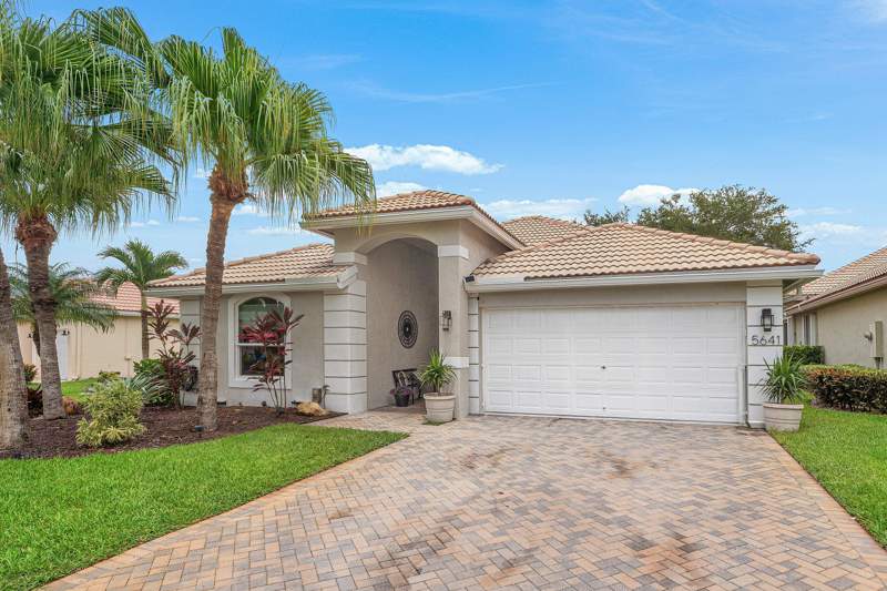 3 bedroom Single Family Residence at 5641 Fountains Drive #5641, Enclave At The Fountains 3, Lake Worth — photo 3
