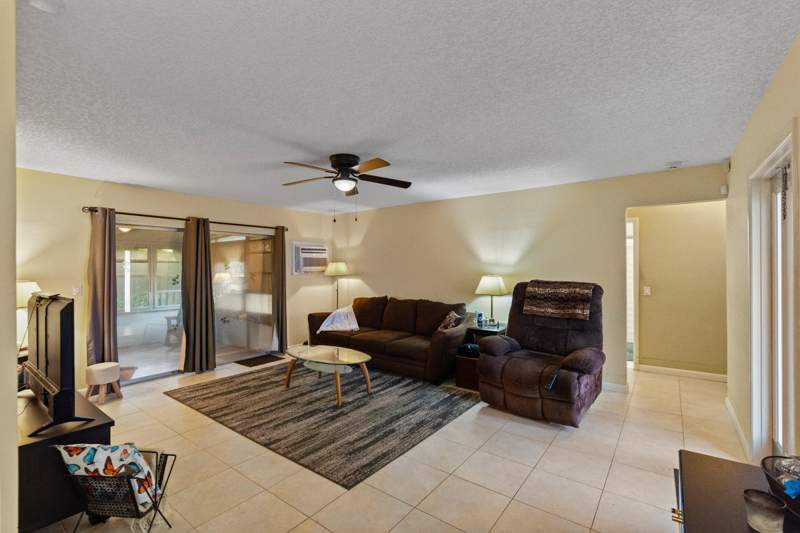 2 bedroom Single Family Residence at 1111 NW 85th Way, Boulevard Heights Sec 9, Pembroke Pines — photo 3