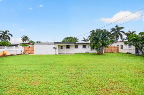 129 Greenbrier Drive, Palm Springs FL - photo 17 of 26