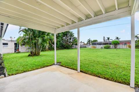 129 Greenbrier Drive, Palm Springs FL - photo 23 of 26
