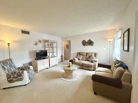132 Lake Pine Circle #B-2, Greenacres FL - photo 17 of 42