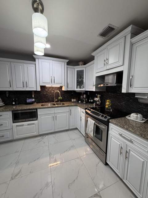 3407 Taconic Drive, West Palm Beach FL - photo 9 of 24