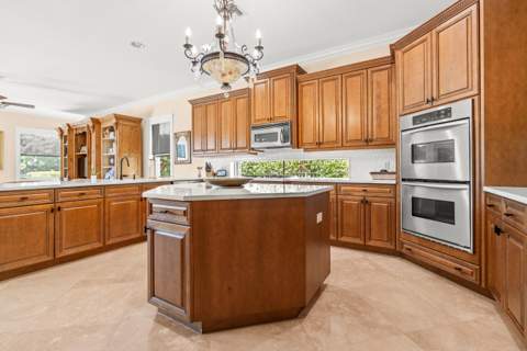 10538 Versailles Boulevard, Wellington FL - photo 21 of 45