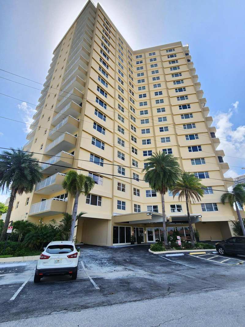 1 bedroom Condominium at 1200 Hibiscus Avenue #1006, Aristocrat, Pompano Beach — photo 1