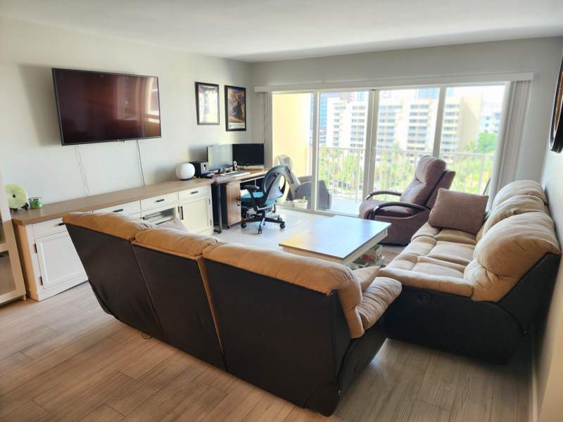 1 bedroom Condominium at 1200 Hibiscus Avenue #1006, Aristocrat, Pompano Beach — photo 2