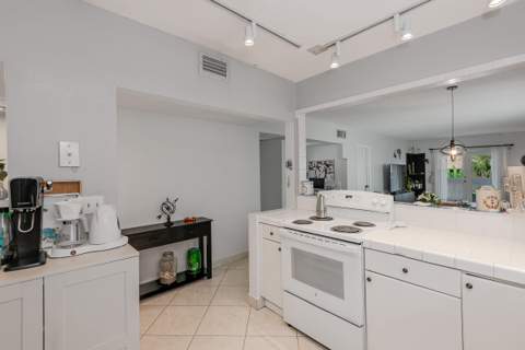 320 S Surf Road #206, Hollywood FL - photo 19 of 34