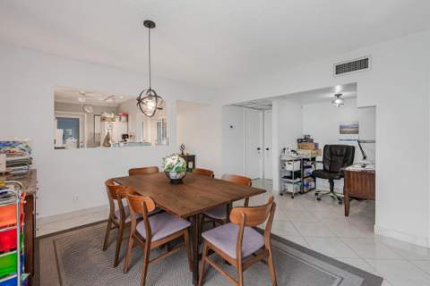 320 S Surf Road #206, Hollywood FL - photo 13 of 34