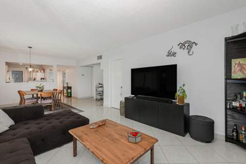 320 S Surf Road #206, Hollywood FL - photo 12 of 34