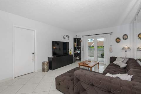 320 S Surf Road #206, Hollywood FL - photo 9 of 34