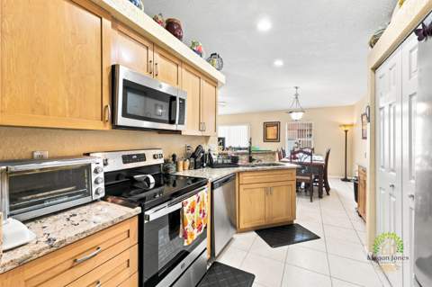 5863 Azalea Circle, West Palm Beach FL - photo 9 of 49