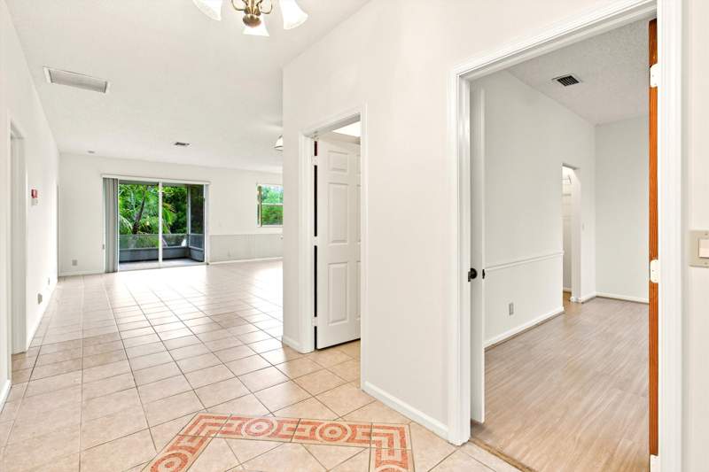 2 bedroom Single Family Residence at 1490 Fairway Circle, Olive Tree Par 5c, Greenacres — photo 5