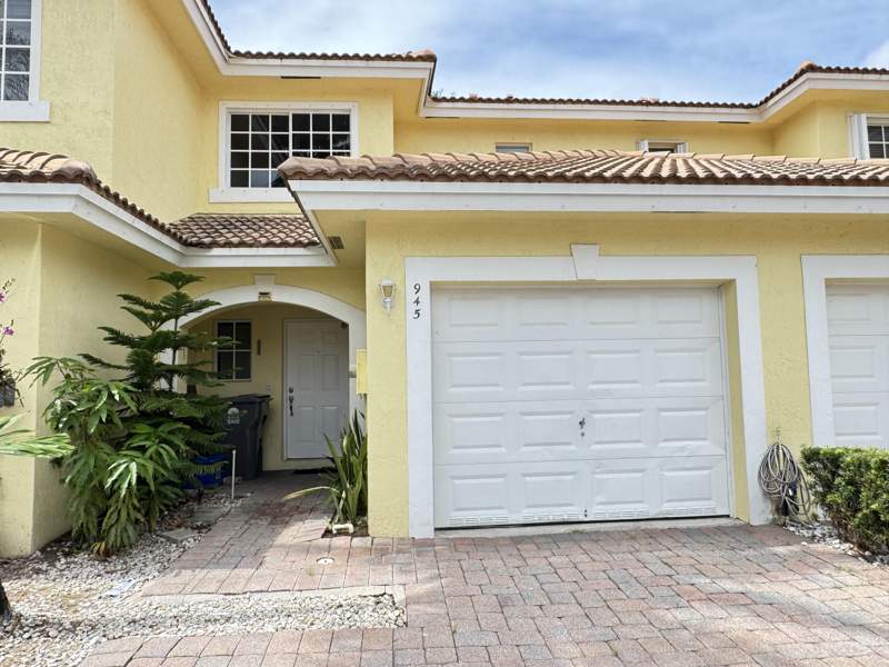 2 bedroom Townhouse at 945 Imperial Lake Road, Waterways Taheri Pud, Lake Belvedere Estates — photo 3