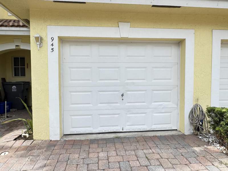 2 bedroom Townhouse at 945 Imperial Lake Road, Waterways Taheri Pud, Lake Belvedere Estates — photo 2