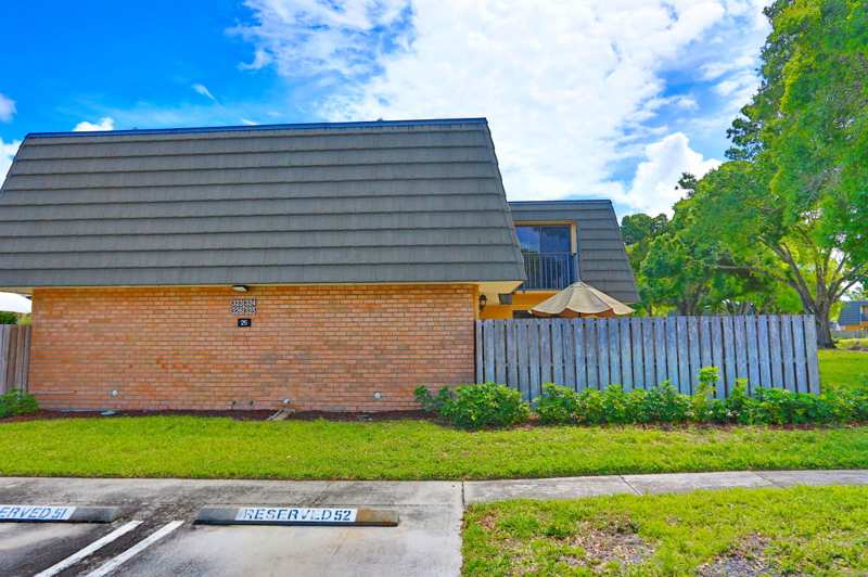 2 bedroom Townhouse at 325 3rd Way, Village Of Sandalwood Lakes 1, West Palm Beach — photo 1