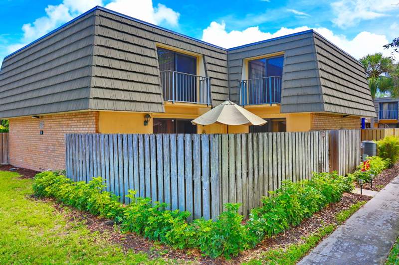 2 bedroom Townhouse at 325 3rd Way, Village Of Sandalwood Lakes 1, West Palm Beach — photo 3