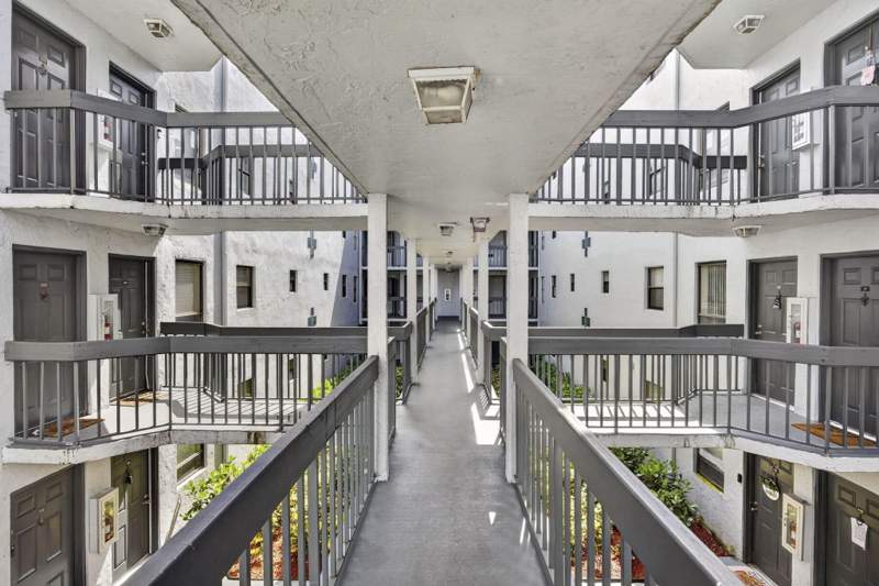 2 bedroom Condominium at 1900 N Congress Avenue #201, Presidential Golfview Condo, West Palm Beach — photo 3